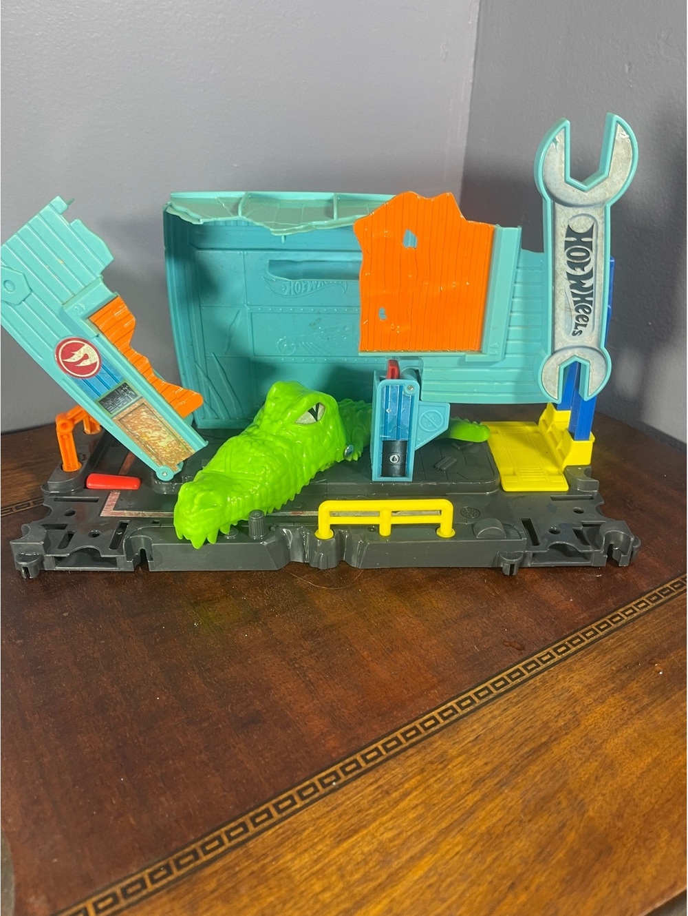 Hot Wheels City Gator Garage Attack Playset Toy Track Connector